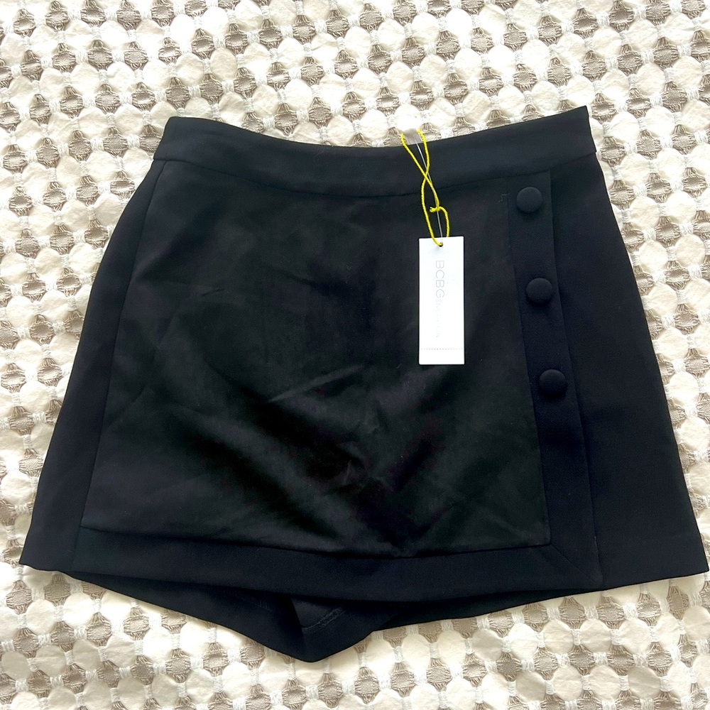 BCBG skort. NWT